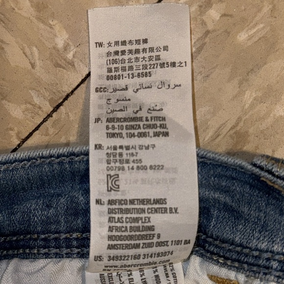 Hollister Distressed Denim High Rise Short-Short in Medium Indigo size 1 (25w) - Picture 14 of 16